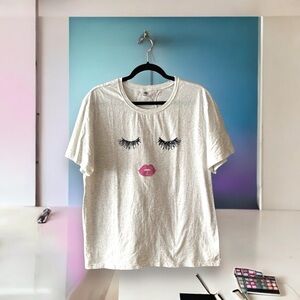 Y Heather Light Grey Graphic T-Shirt with Eyelashes & Lips